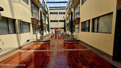 Apartamento en venta en Los Cedritos, Bogotá · foto 2 de 15