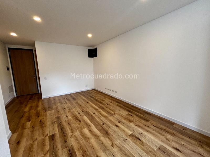 Piso – Bogotá, Pardo Rubio - Más