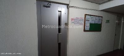 Apartaestudio en venta en Cedritos Acacias, Bogotá, 39 m² · foto 3 de 20