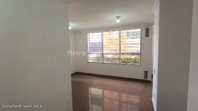 Apartamento de 2 alcobas en venta en Tierra Buena, Bogotá, 43 m² · foto 2 de 14