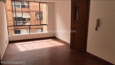 Apartamento de 3 alcobas en venta en Caobo Zalazar, Bogotá, 54 m² · foto 2 de 17