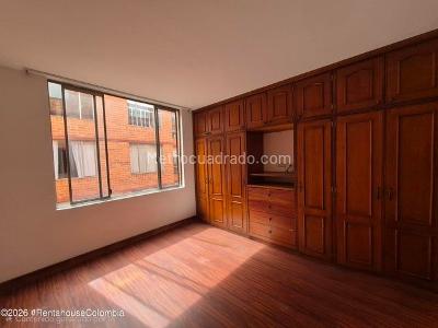 Apartamento de 3 alcobas en venta en Caobo Zalazar, Bogotá, 54 m² · foto 6 de 17