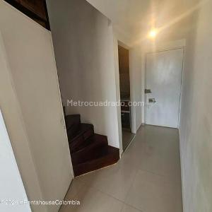 Apartamento de 1 alcoba en venta en Bella Suiza Ginebra, Bogotá, 40 m² · foto 6 de 16