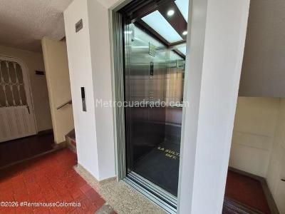 Apartamento de 3 alcobas en venta en Prado Veraniego Norte, Bogotá, 89 m² · foto 2 de 17