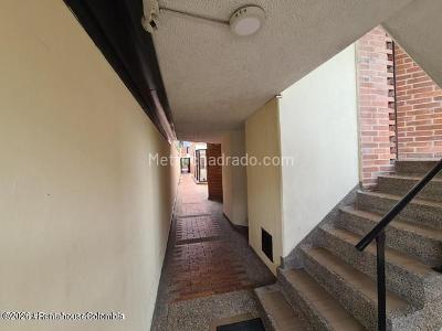 Apartamento de 2 alcobas en venta en Cedro Salazar, Bogotá, 93 m² · foto 2 de 17