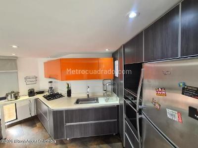 Apartamento de 2 alcobas en venta en Cedro Salazar, Bogotá, 93 m² · foto 4 de 17