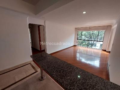 Apartamento de 2 alcobas en venta en Chico Norte, Bogotá, 80 m² · foto 2 de 19