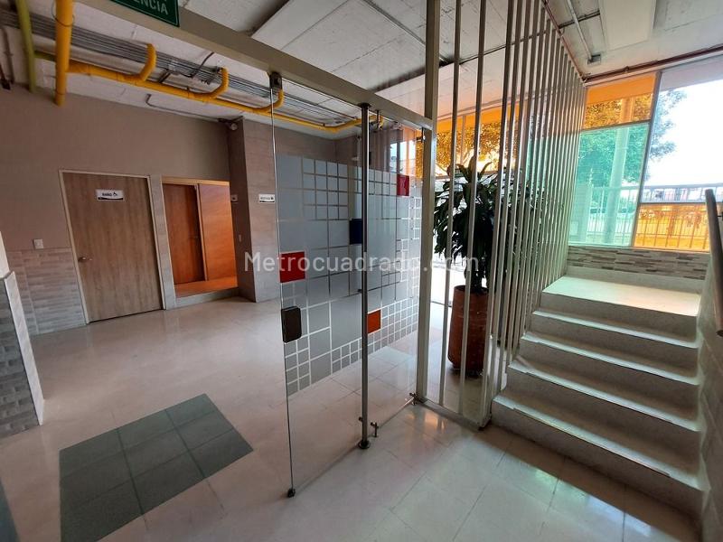 Edificio de Oficinas en Venta, SANTA MARIA DEL LAGO, Bogotá D.C. - Más