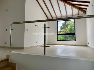 Casa de 4 alcobas en venta en San Antonio De Pereira, Rionegro, 380 m² · foto 2 de 9
