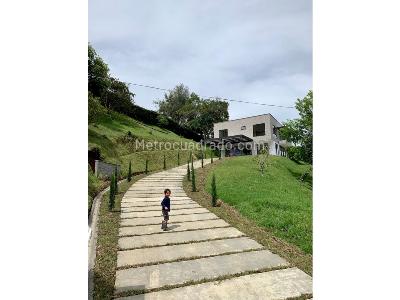 Casa de 4 alcobas en venta en San Antonio De Pereira, Rionegro, 380 m² · foto 4 de 9