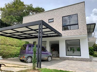 Casa de 4 alcobas en venta en San Antonio De Pereira, Rionegro, 380 m² · foto 8 de 9