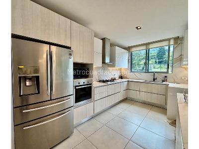 Apartamento de 3 alcobas en venta en El Poblado, Medellín, 217 m² · foto 11 de 20