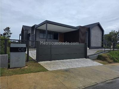 Casa de 3 alcobas en venta en Las Palmas, Envigado, 1144 m² · foto 3 de 20