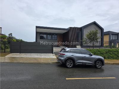 Casa de 3 alcobas en venta en Las Palmas, Envigado, 1144 m² · foto 8 de 20