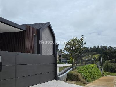 Casa de 3 alcobas en venta en Las Palmas, Envigado, 1144 m² · foto 9 de 20