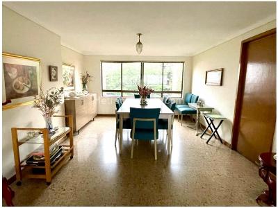 Apartamento de 3 alcobas en venta en El Poblado, Medellín, 230 m² · foto 2 de 12