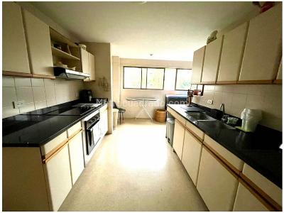 Apartamento de 3 alcobas en venta en El Poblado, Medellín, 230 m² · foto 4 de 12