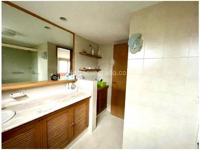 Apartamento de 3 alcobas en venta en El Poblado, Medellín, 230 m² · foto 10 de 12