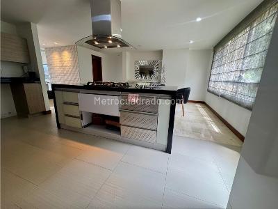Apartamento de 3 alcobas en venta en El Poblado, Medellín, 227 m² · foto 16 de 20