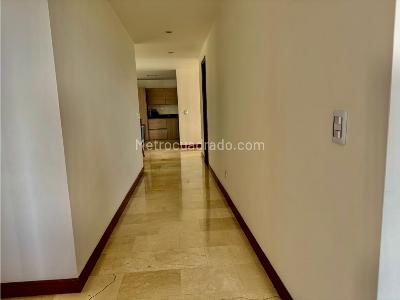 Apartamento de 3 alcobas en venta en El Poblado, Medellín, 227 m² · foto 18 de 20