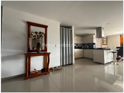 Apartamento de 3 alcobas en venta en Los Colores, Medellín, 114 m² · foto 4 de 17