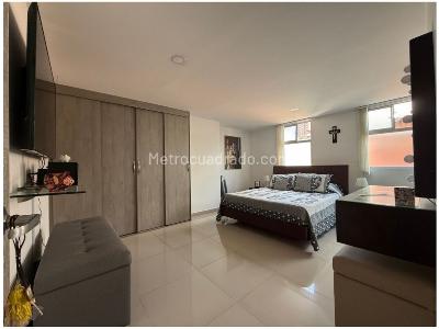 Apartamento de 3 alcobas en venta en Los Colores, Medellín, 114 m² · foto 15 de 17