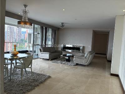 Apartamento de 3 alcobas en venta en El Poblado, Medellín, 255 m² · foto 2 de 13