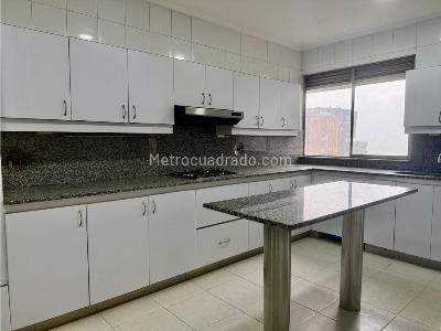 Apartamento de 3 alcobas en venta en El Poblado, Medellín, 316 m² · foto 10 de 20