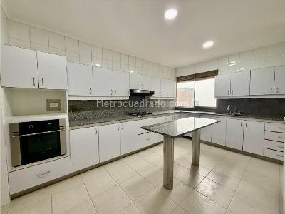 Apartamento de 3 alcobas en venta en El Poblado, Medellín, 316 m² · foto 12 de 20