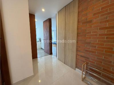 Apartamento de 2 alcobas en venta en El Poblado, Medellín, 210 m² · foto 3 de 20