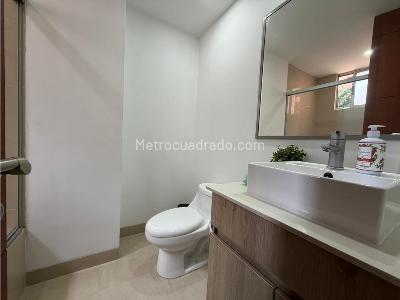 Apartamento de 2 alcobas en venta en El Poblado, Medellín, 210 m² · foto 18 de 20
