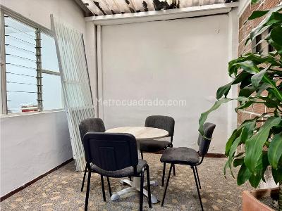Casa de 5 alcobas en venta en Estadio, Medellín, 231 m² · foto 2 de 17