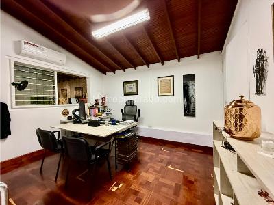 Casa de 5 alcobas en venta en Estadio, Medellín, 231 m² · foto 3 de 17