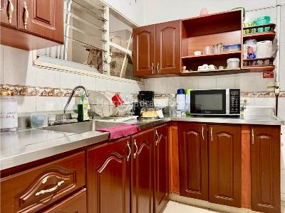 Casa de 5 alcobas en venta en Estadio, Medellín, 231 m² · foto 5 de 17