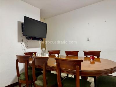 Casa de 5 alcobas en venta en Estadio, Medellín, 231 m² · foto 8 de 17
