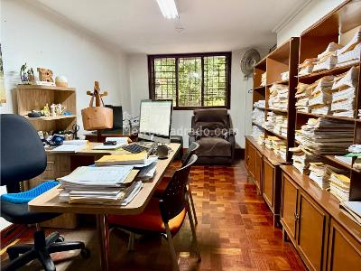 Casa de 5 alcobas en venta en Estadio, Medellín, 231 m² · foto 9 de 17