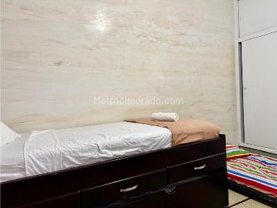 Casa de 5 alcobas en venta en Estadio, Medellín, 231 m² · foto 13 de 17