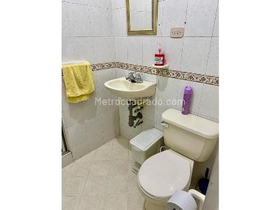 Casa de 5 alcobas en venta en Estadio, Medellín, 231 m² · foto 14 de 17