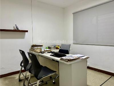 Casa de 5 alcobas en venta en Estadio, Medellín, 231 m² · foto 15 de 17
