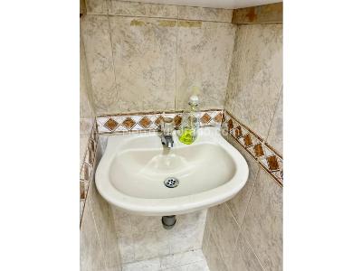 Casa de 5 alcobas en venta en Estadio, Medellín, 231 m² · foto 16 de 17