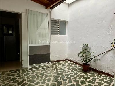 Casa de 5 alcobas en venta en Estadio, Medellín, 231 m² · foto 17 de 17