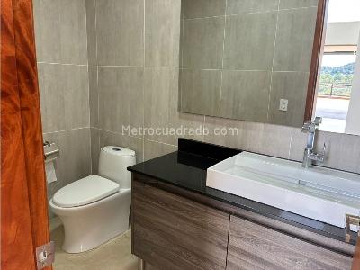 Casa de 4 alcobas en venta en Loma Del Escobero, Envigado · foto 15 de 20