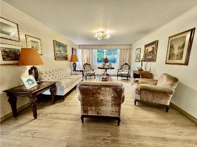 Apartamento de 3 alcobas en venta en La Aguacatala, Medellín, 310 m² · foto 2 de 20