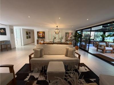 Apartamento de 3 alcobas en venta en El Poblado, Medellín, 307 m² · foto 2 de 20