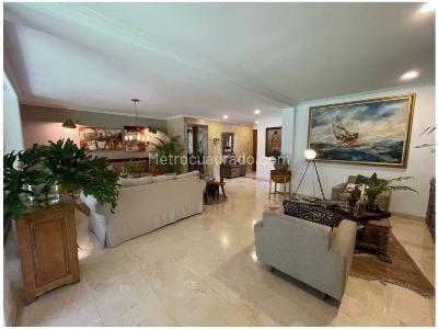 Casa de 3 alcobas en venta en Loma Benedictinos, Envigado, 318 m² · foto 4 de 20