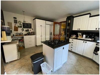 Casa de 3 alcobas en venta en Loma Benedictinos, Envigado, 318 m² · foto 7 de 20