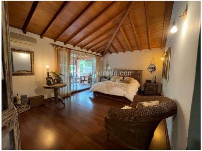 Casa de 3 alcobas en venta en Loma Benedictinos, Envigado, 318 m² · foto 10 de 20