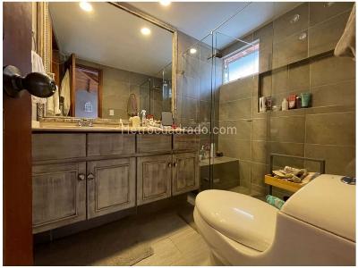Casa de 3 alcobas en venta en Loma Benedictinos, Envigado, 318 m² · foto 12 de 20