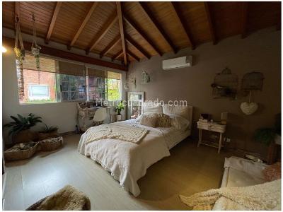 Casa de 3 alcobas en venta en Loma Benedictinos, Envigado, 318 m² · foto 14 de 20