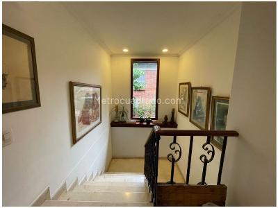 Casa de 3 alcobas en venta en Loma Benedictinos, Envigado, 318 m² · foto 15 de 20
